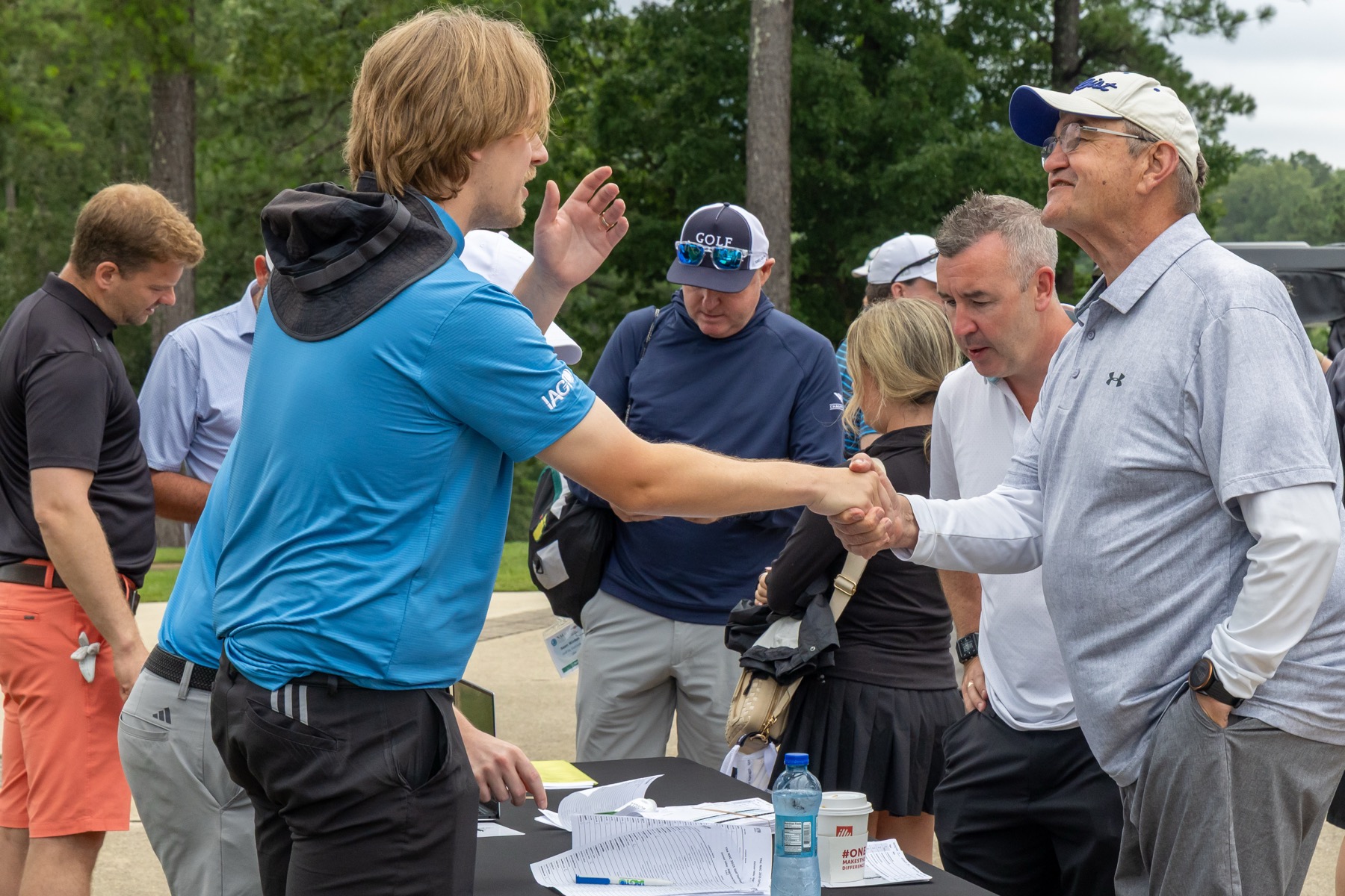 Jugadores en un torneo de golf: cómo montar una propuesta de viaje de golf que el cliente pueda decidir